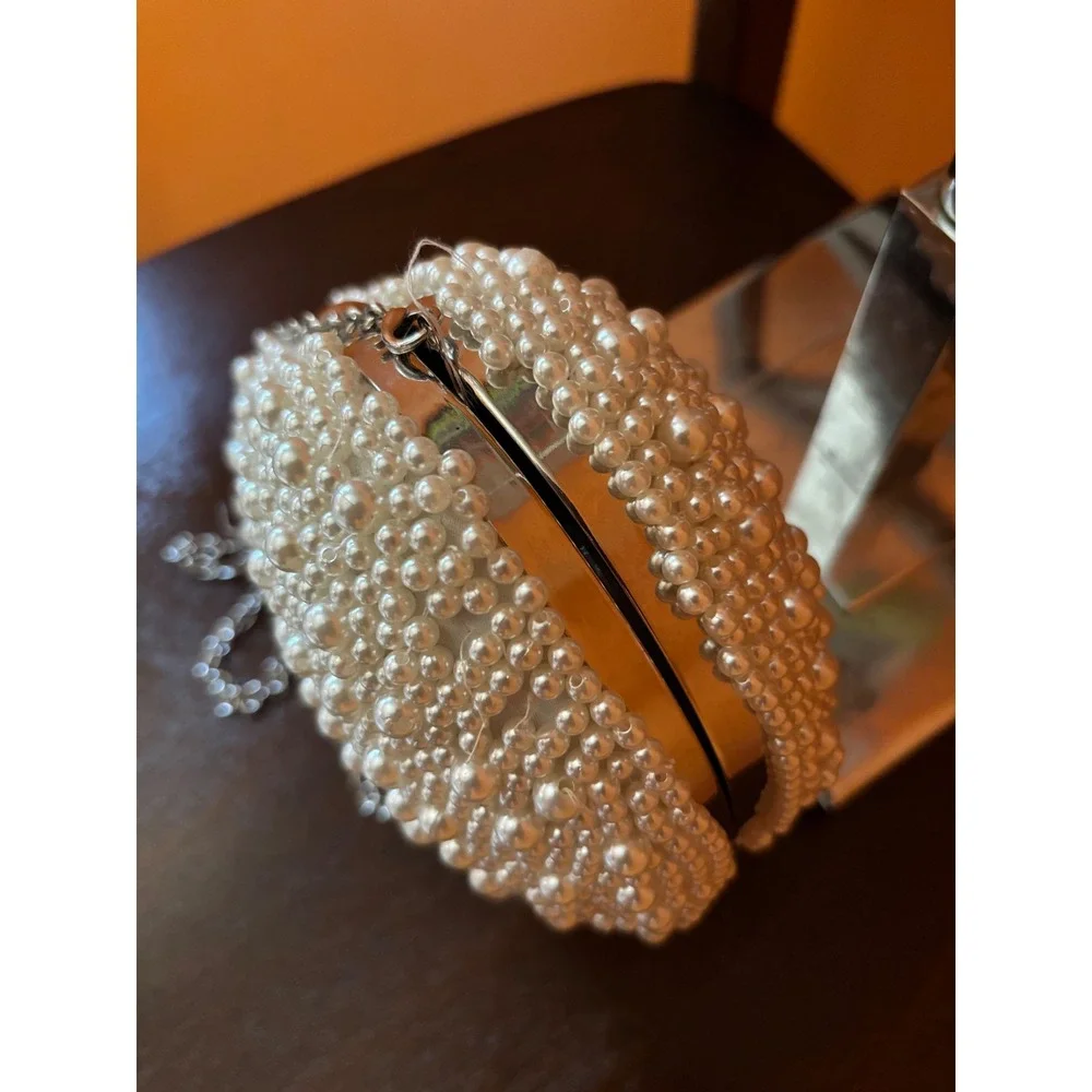 Francesca's accessories White Heart Pearl Purse